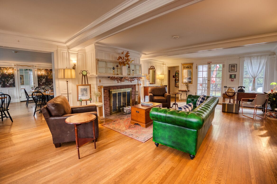 Stockbridge Inn living room seating area in the fall